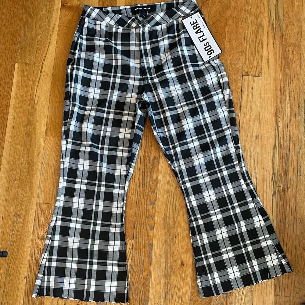 Almost Famous ‘90s Flare Leg Juniors Pants Black & White Plaid High Rise Sz 5 